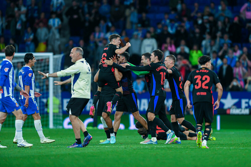 FC Barcelona devine campioana Spaniei pentru a 28-a oară, după victoria cu 2-0 în fața lui Espanyol. FOTO - Imaginea 10