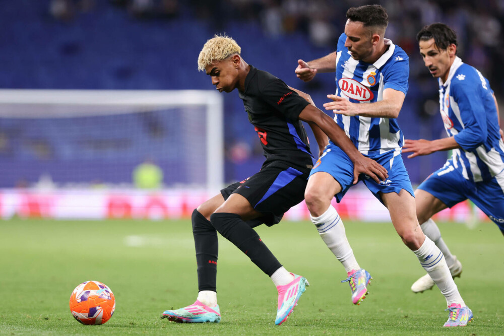 FC Barcelona devine campioana Spaniei pentru a 28-a oară, după victoria cu 2-0 în fața lui Espanyol. FOTO - Imaginea 12