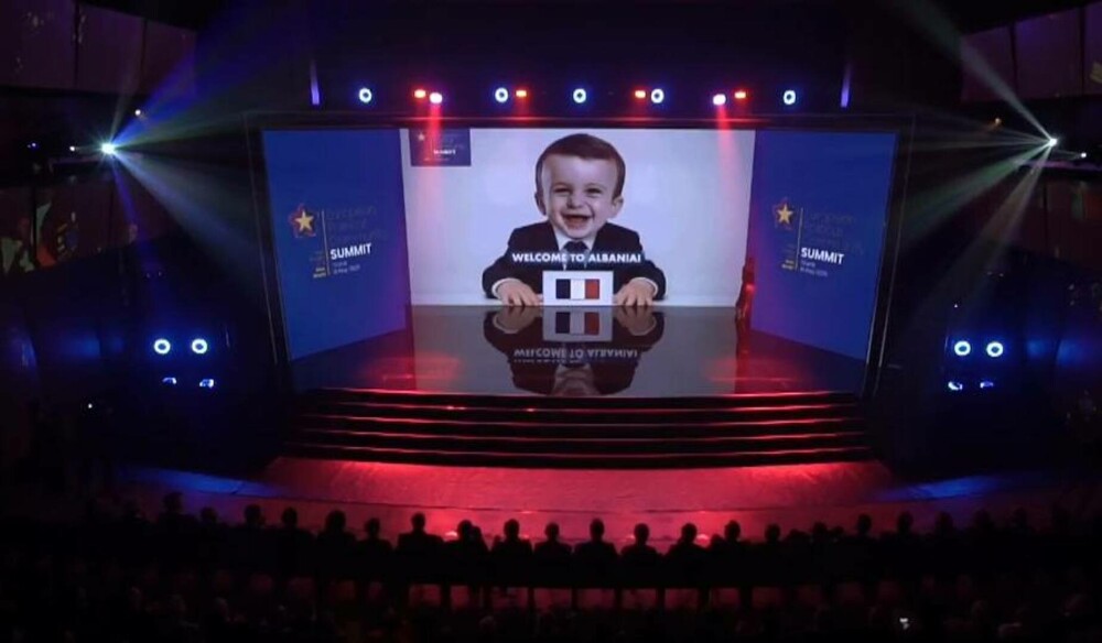 Start neobișnuit la summitul CPE din Tirana. Cei mai puternici oameni din Europa, transformații în bebeluși de AI - Imaginea 3