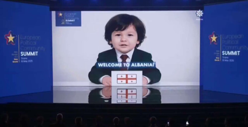 Start neobișnuit la summitul CPE din Tirana. Cei mai puternici oameni din Europa, transformații în bebeluși de AI - Imaginea 18