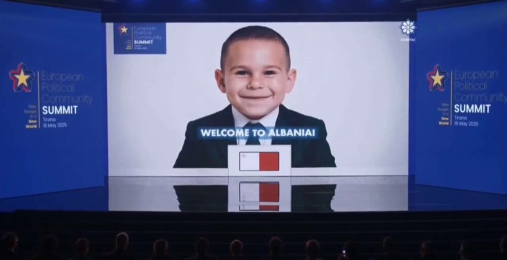Start neobișnuit la summitul CPE din Tirana. Cei mai puternici oameni din Europa, transformații în bebeluși de AI - Imaginea 19