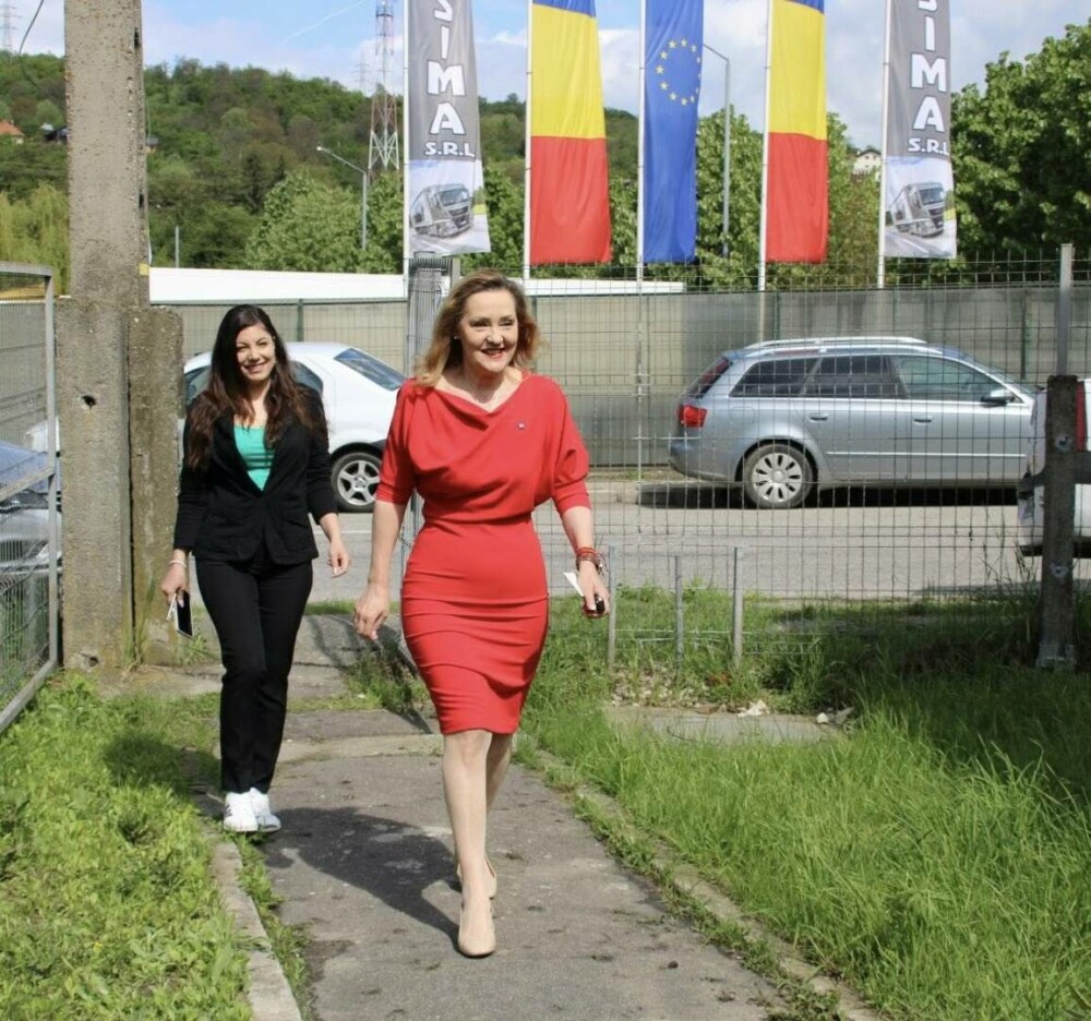 Elena Lasconi: Am votat cu sufletul împăcat şi cu speranţa că România îşi va păstra direcţia europeană - Imaginea 3