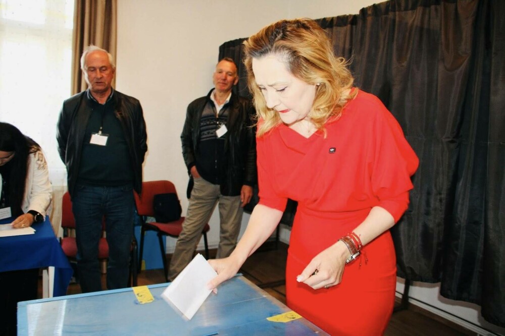 Elena Lasconi: Am votat cu sufletul împăcat şi cu speranţa că România îşi va păstra direcţia europeană - Imaginea 1