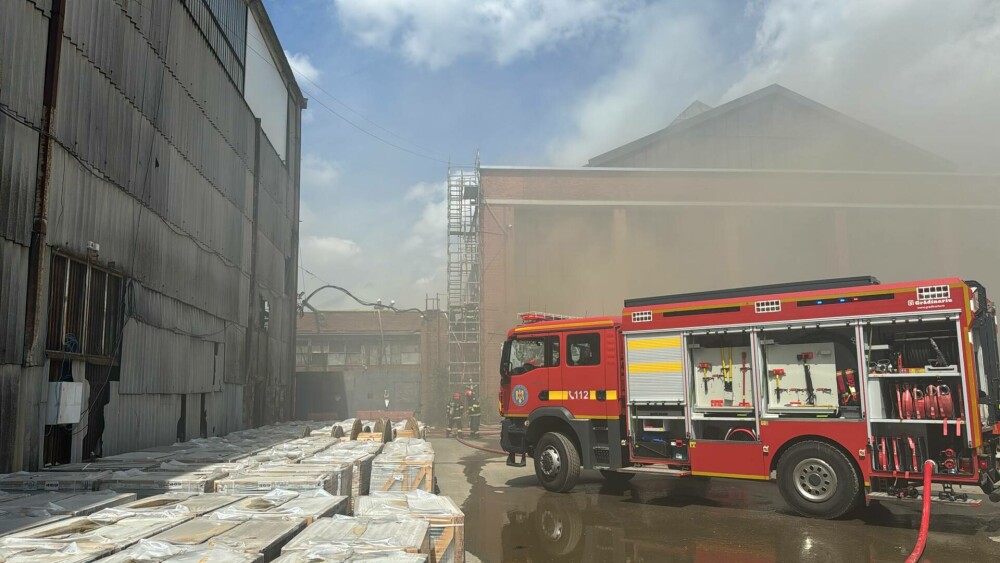 Incendiu de proporții în Sectorul 3 al Capitalei. O hală este cuprinsă de flăcări. A fost emis și un mesaj RO-ALERT. VIDEO - Imaginea 1