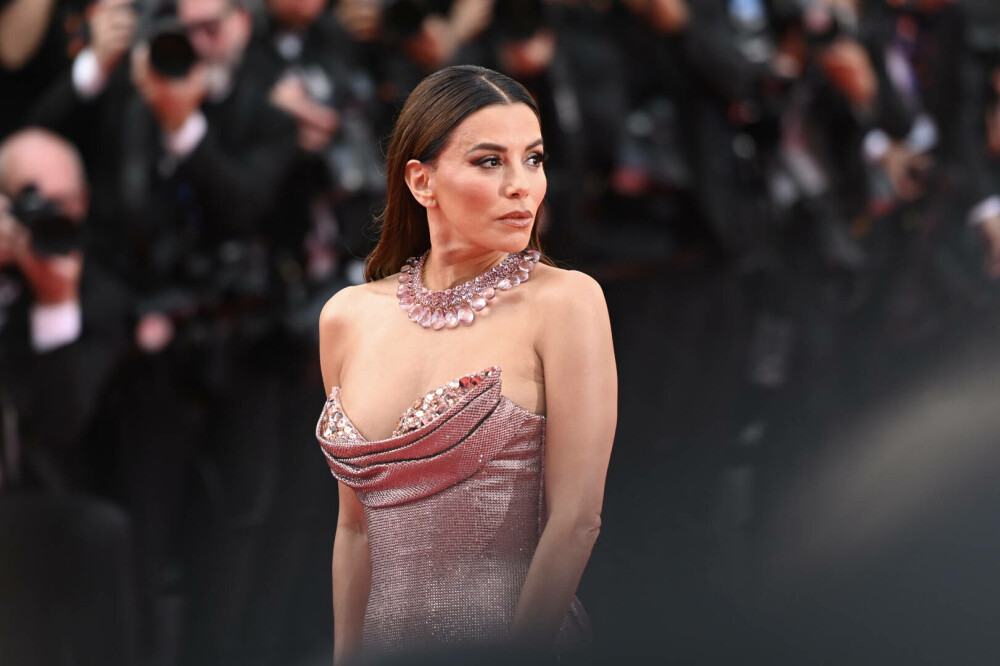 Festivalul de la Cannes continuă cu filme de top și ținute spectaculoase. Eva Longoria a făcut senzație pe covorul roșu. FOTO - Imaginea 4