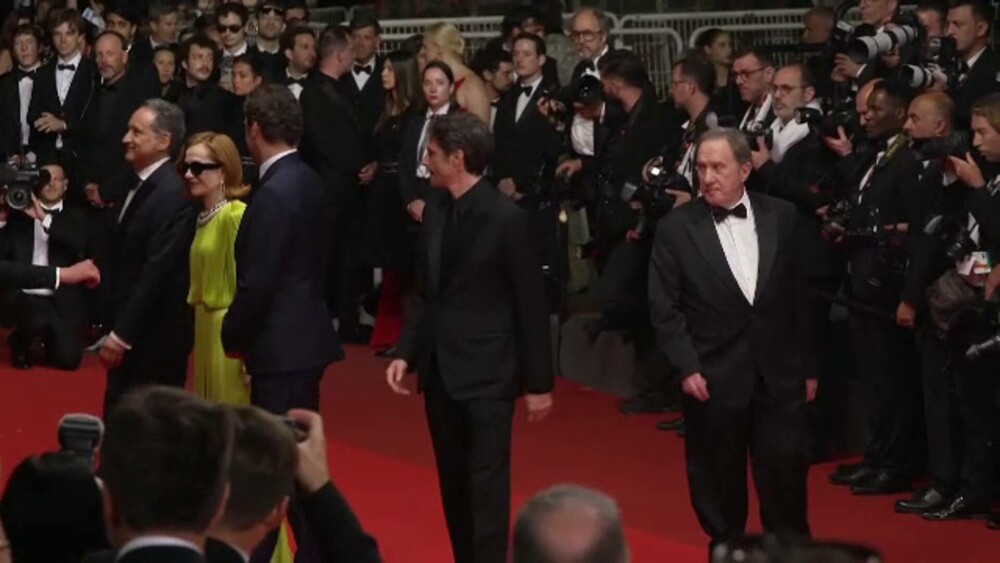 Festivalul de la Cannes continuă cu filme de top și ținute spectaculoase. Eva Longoria a făcut senzație pe covorul roșu. FOTO - Imaginea 34