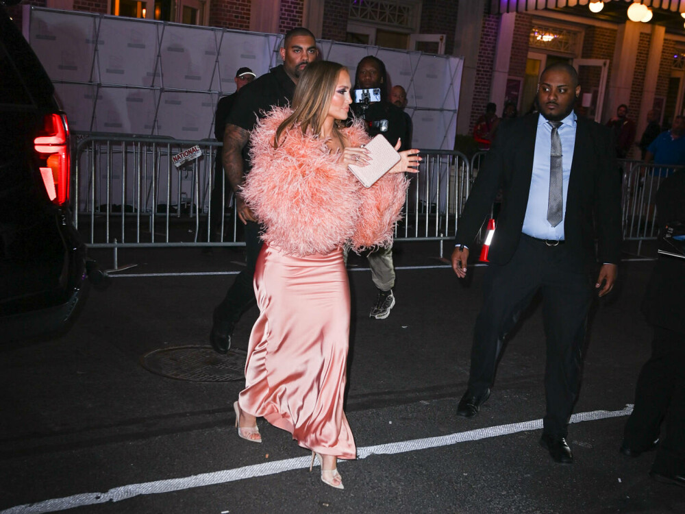 Jennifer Lopez, apariție inedită în New York. Ținuta cu care a atras toate privirile. GALERIE FOTO - Imaginea 4