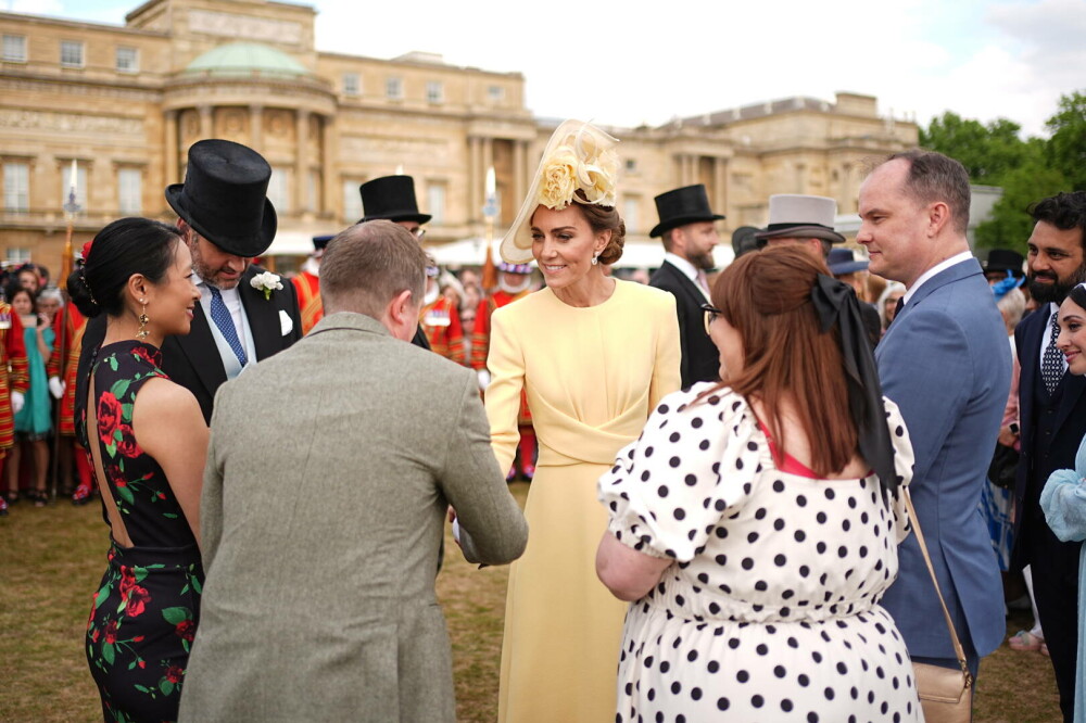 Prințesa Kate, apariție plină de eleganță la petrecerea din grădina Palatului Buckingham după 2 ani de absență. GALERIE FOTO - Imaginea 19