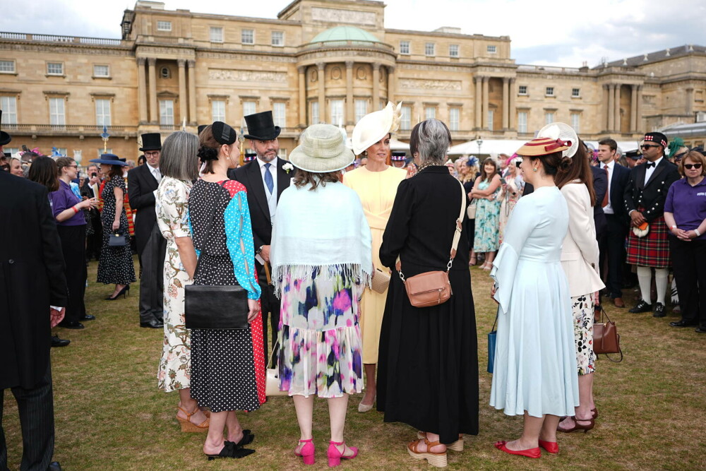Prințesa Kate, apariție plină de eleganță la petrecerea din grădina Palatului Buckingham după 2 ani de absență. GALERIE FOTO - Imaginea 18