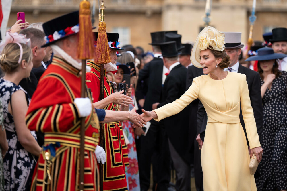 Prințesa Kate, apariție plină de eleganță la petrecerea din grădina Palatului Buckingham după 2 ani de absență. GALERIE FOTO - Imaginea 14