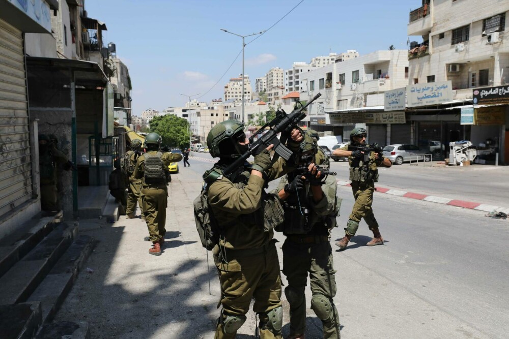 Militari israelieni au tras cu „gloanţe reale” într-un grup de diplomaţi străini, inclusiv din România, în Jenin. Reacția MAE - Imaginea 11