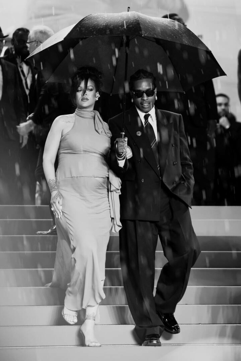 Rihanna, apariție îndrăzneață la Festivalul de la Cannes. Cum a fost surprinsă vedeta alături de iubitul ei. GALERIE FOTO - Imaginea 1