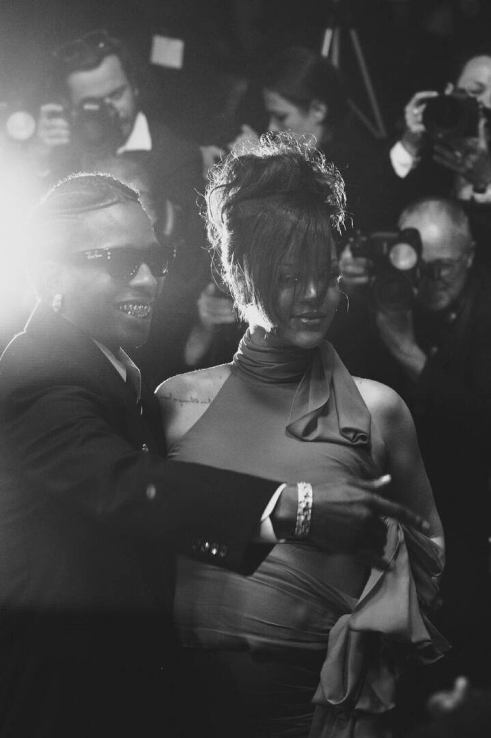 Rihanna, apariție îndrăzneață la Festivalul de la Cannes. Cum a fost surprinsă vedeta alături de iubitul ei. GALERIE FOTO - Imaginea 4