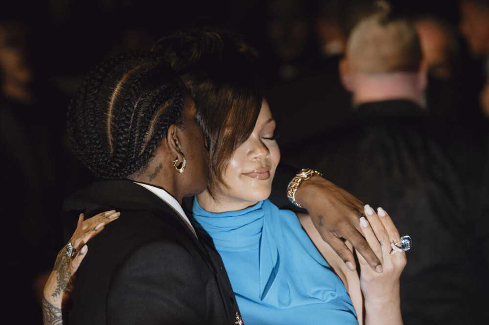 Rihanna, apariție îndrăzneață la Festivalul de la Cannes. Cum a fost surprinsă vedeta alături de iubitul ei. GALERIE FOTO - Imaginea 6