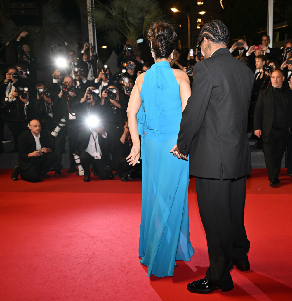Rihanna, apariție îndrăzneață la Festivalul de la Cannes. Cum a fost surprinsă vedeta alături de iubitul ei. GALERIE FOTO - Imaginea 9
