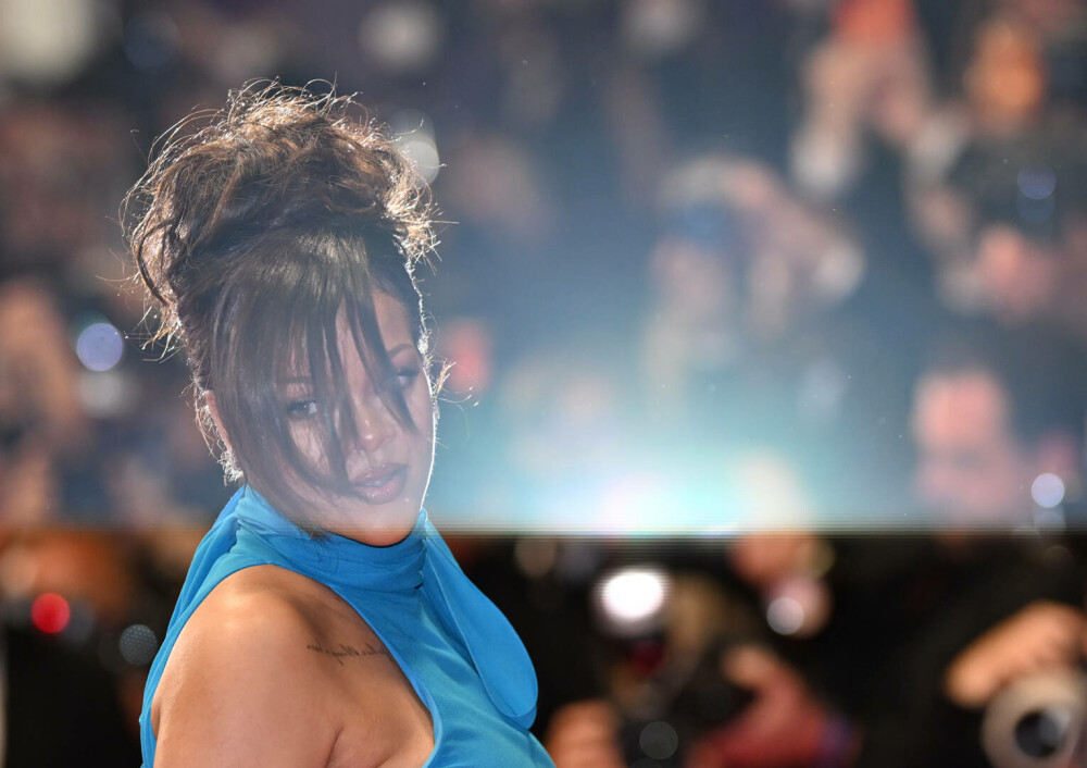 Rihanna, apariție îndrăzneață la Festivalul de la Cannes. Cum a fost surprinsă vedeta alături de iubitul ei. GALERIE FOTO - Imaginea 11