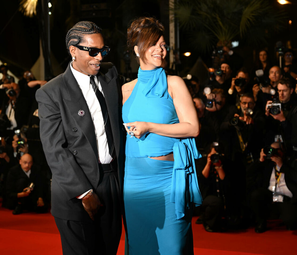 Rihanna, apariție îndrăzneață la Festivalul de la Cannes. Cum a fost surprinsă vedeta alături de iubitul ei. GALERIE FOTO - Imaginea 17