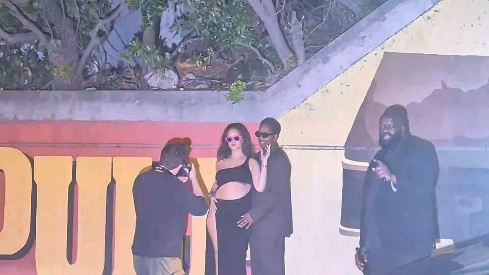 Rihanna, apariție îndrăzneață la Festivalul de la Cannes. Cum a fost surprinsă vedeta alături de iubitul ei. GALERIE FOTO - Imaginea 23