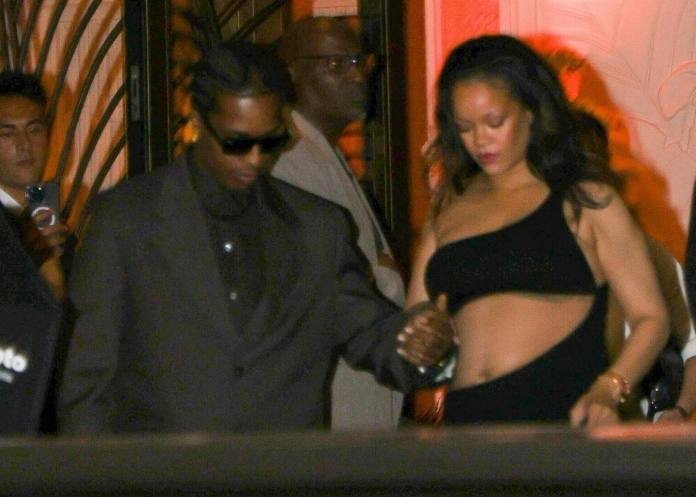 Rihanna, apariție îndrăzneață la Festivalul de la Cannes. Cum a fost surprinsă vedeta alături de iubitul ei. GALERIE FOTO - Imaginea 26