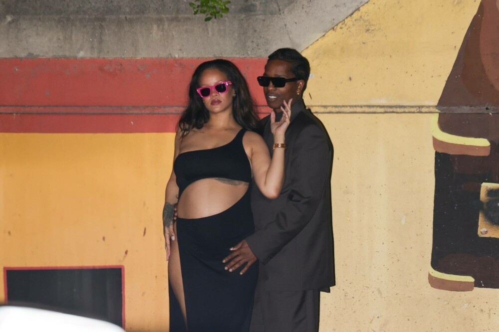 Rihanna, apariție îndrăzneață la Festivalul de la Cannes. Cum a fost surprinsă vedeta alături de iubitul ei. GALERIE FOTO - Imaginea 31