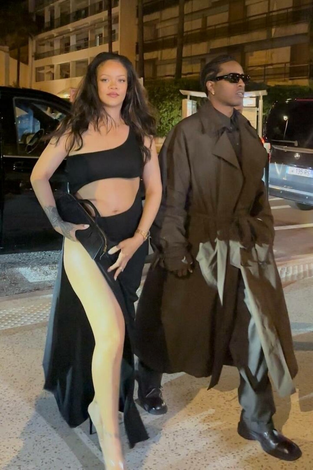 Rihanna, apariție îndrăzneață la Festivalul de la Cannes. Cum a fost surprinsă vedeta alături de iubitul ei. GALERIE FOTO - Imaginea 36