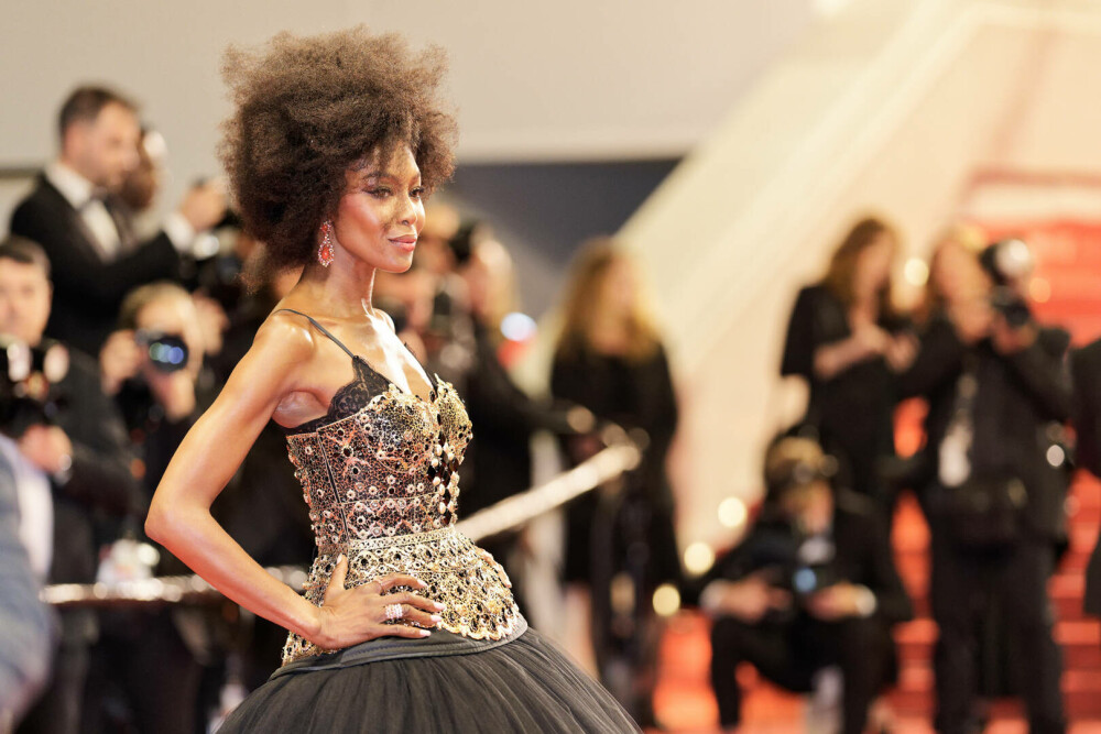 Naomi Campbell împlinește 55 de ani. Povestea primei femei de culoare care a apărut pe coperta „Vogue France” | FOTO - Imaginea 28