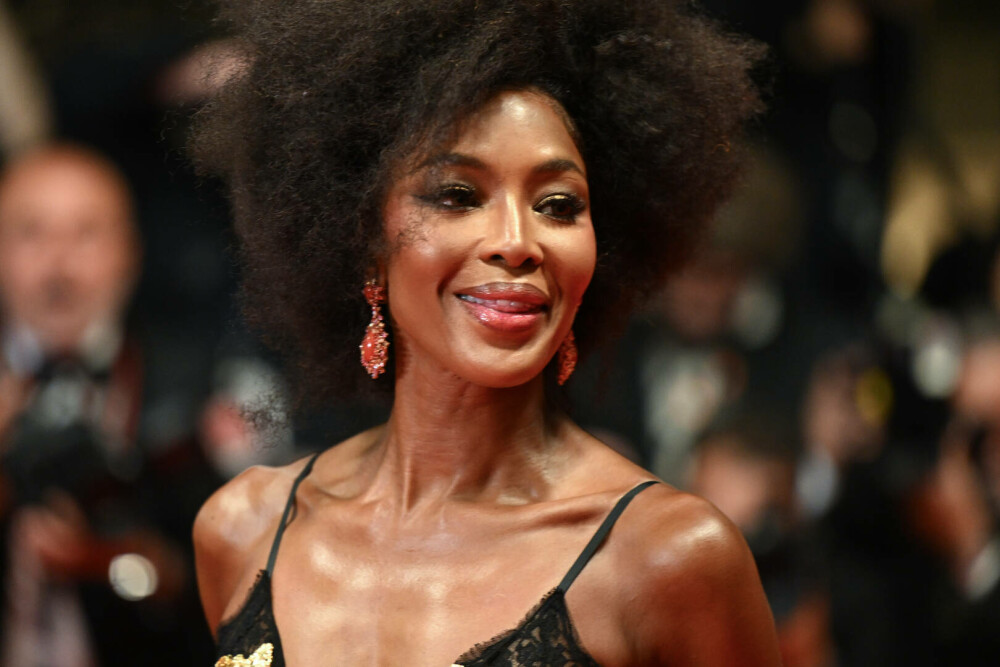 Naomi Campbell împlinește 55 de ani. Povestea primei femei de culoare care a apărut pe coperta „Vogue France” | FOTO - Imaginea 27
