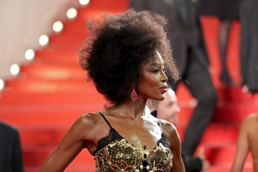 Naomi Campbell împlinește 55 de ani. Povestea primei femei de culoare care a apărut pe coperta „Vogue France” | FOTO - Imaginea 24