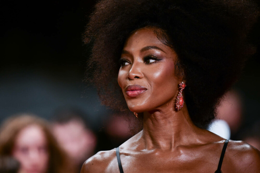 Naomi Campbell împlinește 55 de ani. Povestea primei femei de culoare care a apărut pe coperta „Vogue France” | FOTO - Imaginea 23