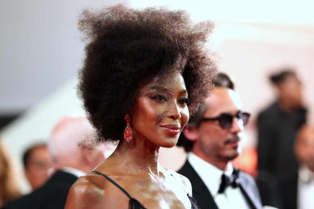 Naomi Campbell împlinește 55 de ani. Povestea primei femei de culoare care a apărut pe coperta „Vogue France” | FOTO - Imaginea 21
