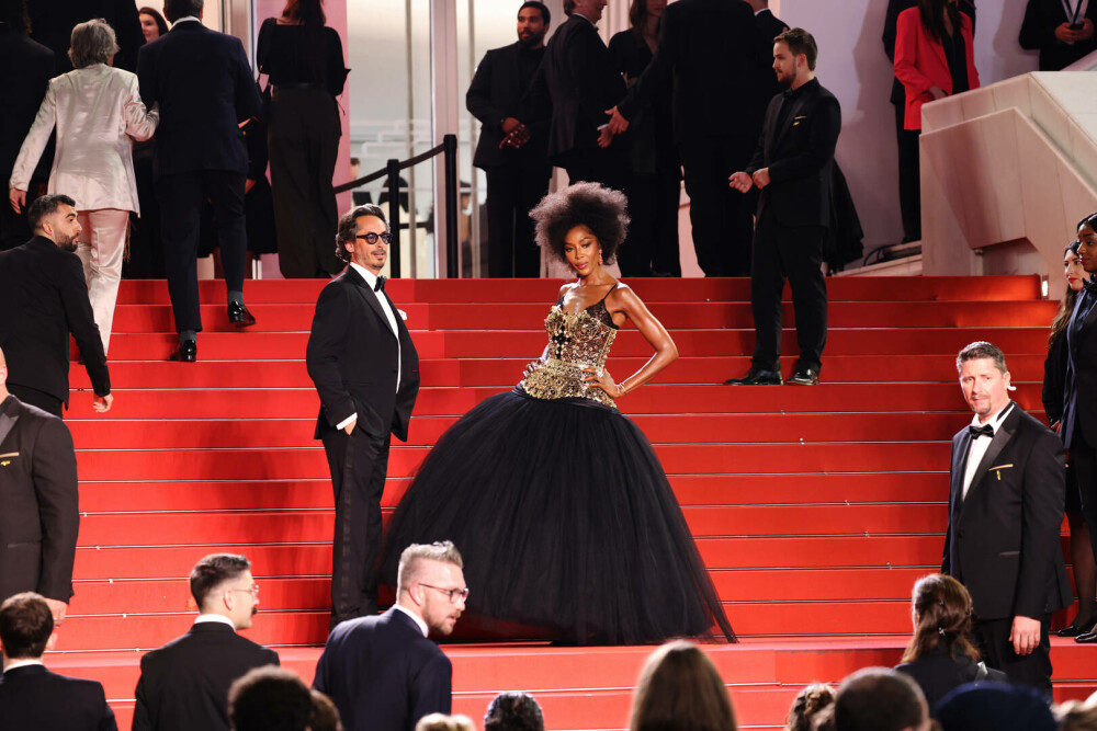 Naomi Campbell împlinește 55 de ani. Povestea primei femei de culoare care a apărut pe coperta „Vogue France” | FOTO - Imaginea 20