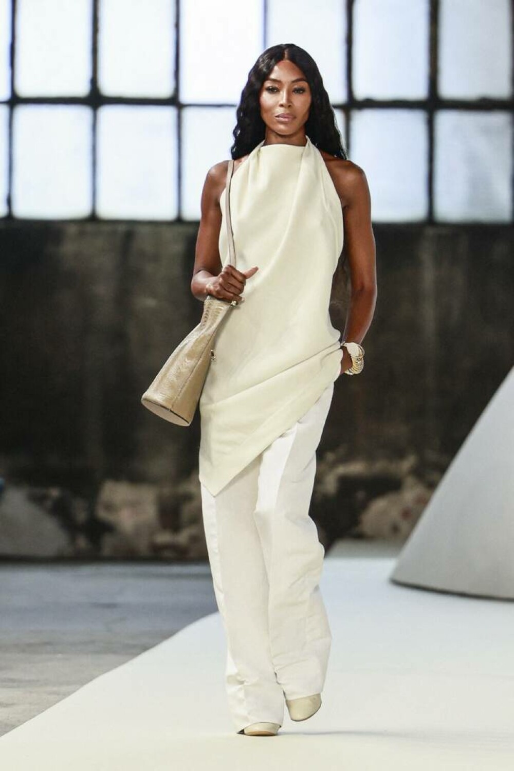 Naomi Campbell împlinește 55 de ani. Povestea primei femei de culoare care a apărut pe coperta „Vogue France” | FOTO - Imaginea 68