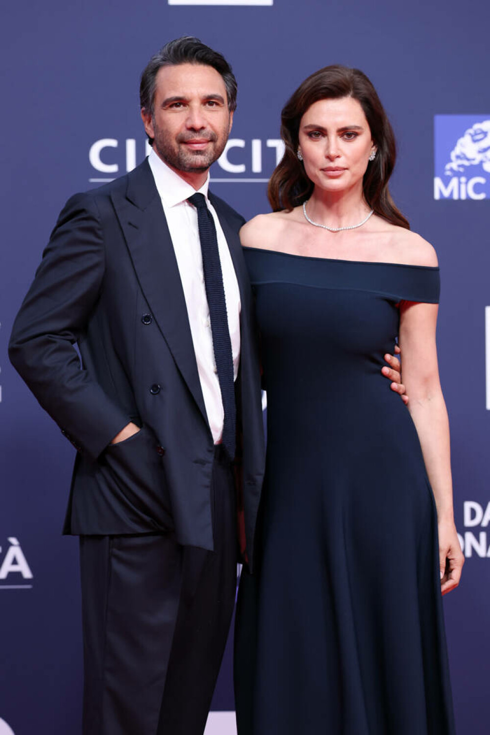 Catrinel Menghia, premiată la Cannes cu trofeul Starlight. Ținuta cu care a atras toate privirile. GALERIE FOTO - Imaginea 7