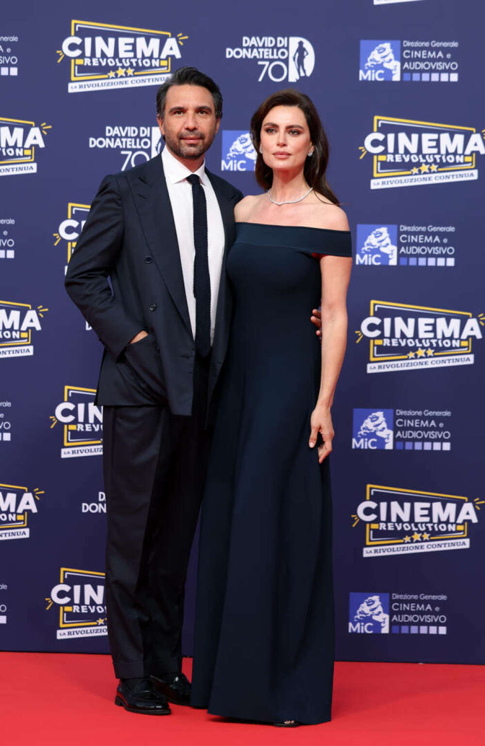 Catrinel Menghia, premiată la Cannes cu trofeul Starlight. Ținuta cu care a atras toate privirile. GALERIE FOTO - Imaginea 15