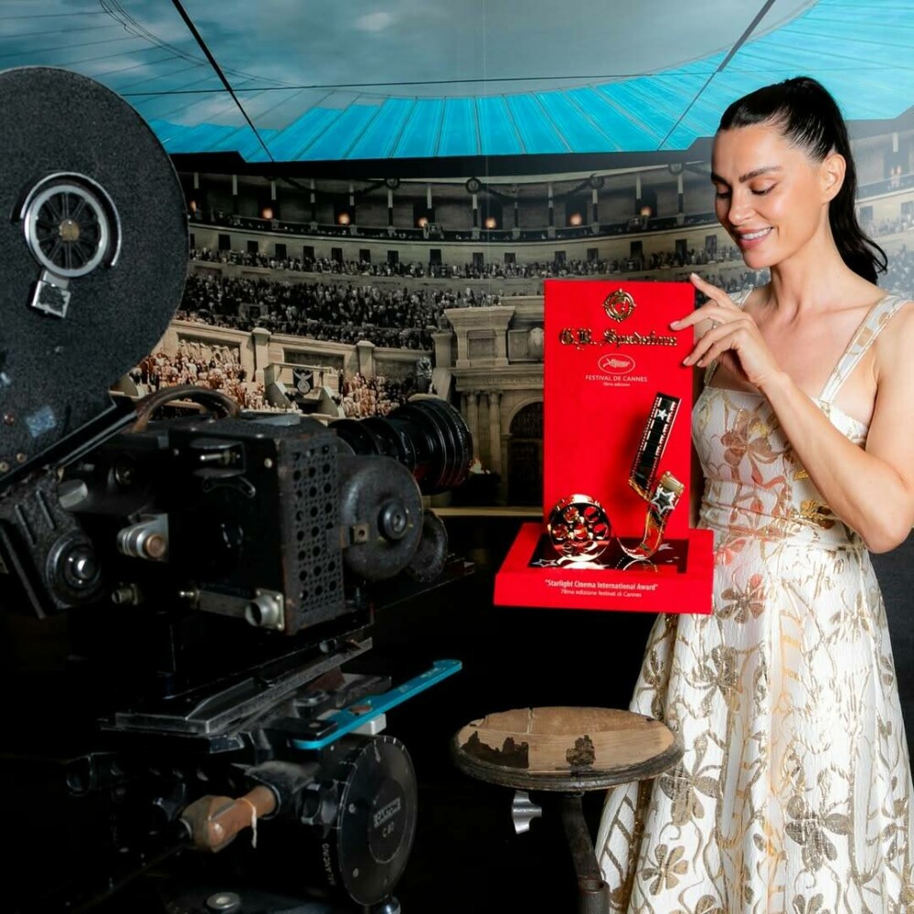 Catrinel Menghia, premiată la Cannes cu trofeul Starlight. Ținuta cu care a atras toate privirile. GALERIE FOTO - Imaginea 29