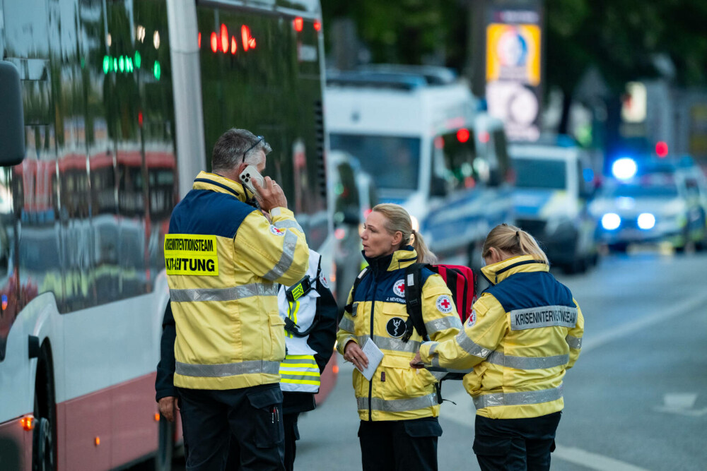 Bilanţul atacului cu cuţitul în gara din Hamburg creşte la 18 răniţi. O femeie de 39 de ani, arestată - Imaginea 4