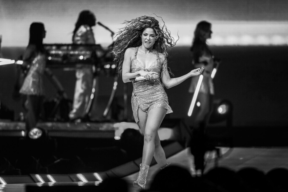 Momentul în care Shakira cade pe scenă, în timpul unui concert la Montreal. Cum au reacționat fanii. FOTO&VIDEO - Imaginea 12