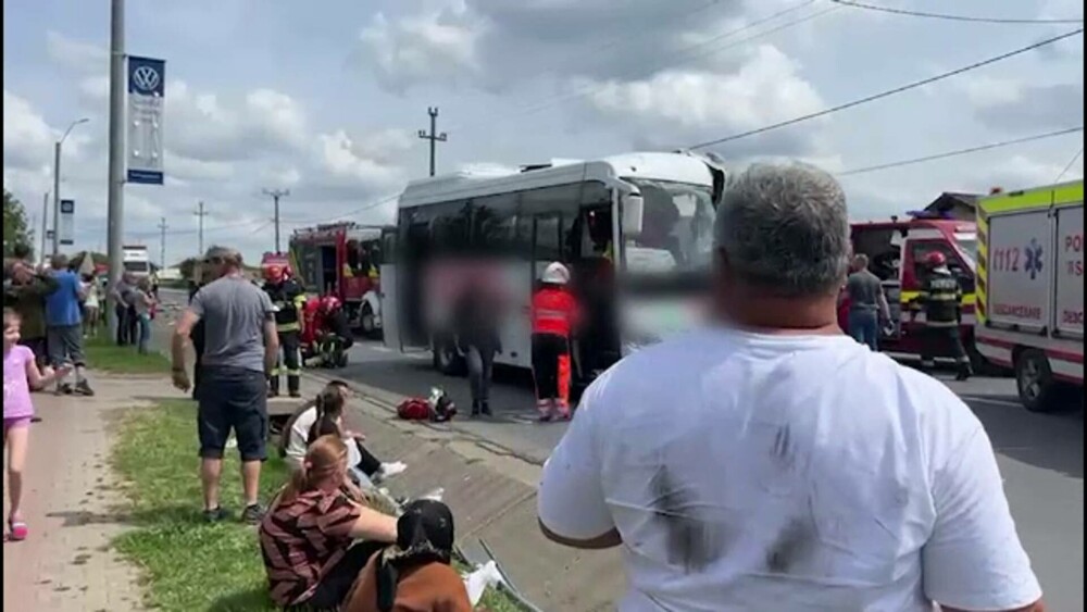 ANIMAȚIE GRAFICĂ. Cum s-a produs accidentul violent din Iași, soldat cu 17 victime. Greșeala flagrantă a unuia dintre șoferi - Imaginea 4