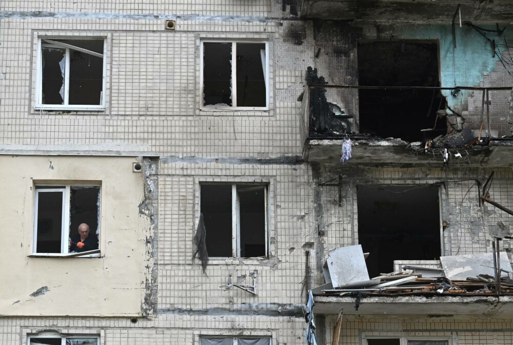 FOTO. Imagini de groază în Ucraina. Rusia a lovit peste 30 de orașe, în cel mai mare atac cu drone și rachete de până acum - Imaginea 5