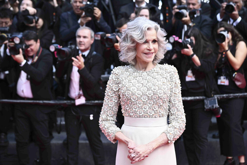 Jane Fonda, apariție spectaculoasă la 87 de ani, pe covorul roșu de la Cannes. GALERIE FOTO - Imaginea 15