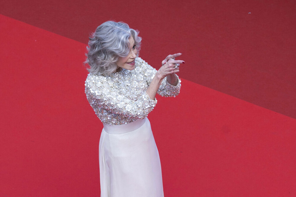 Jane Fonda, apariție spectaculoasă la 87 de ani, pe covorul roșu de la Cannes. GALERIE FOTO - Imaginea 19