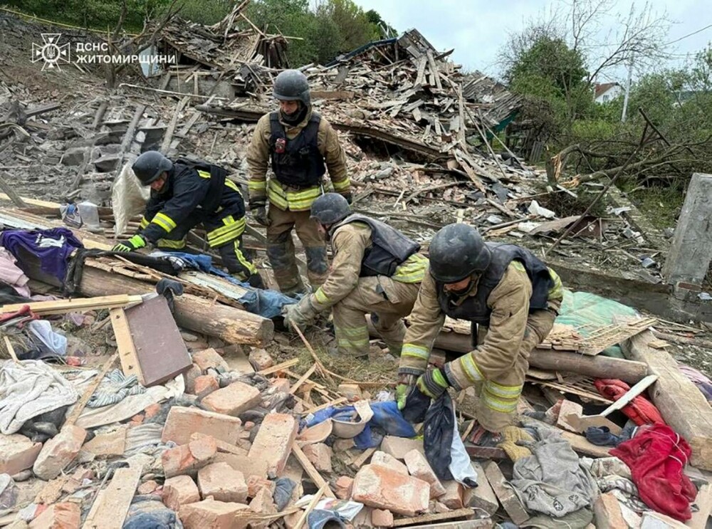 FOTO. Imagini de groază în Ucraina. Rusia a lovit peste 30 de orașe, în cel mai mare atac cu drone și rachete de până acum - Imaginea 18