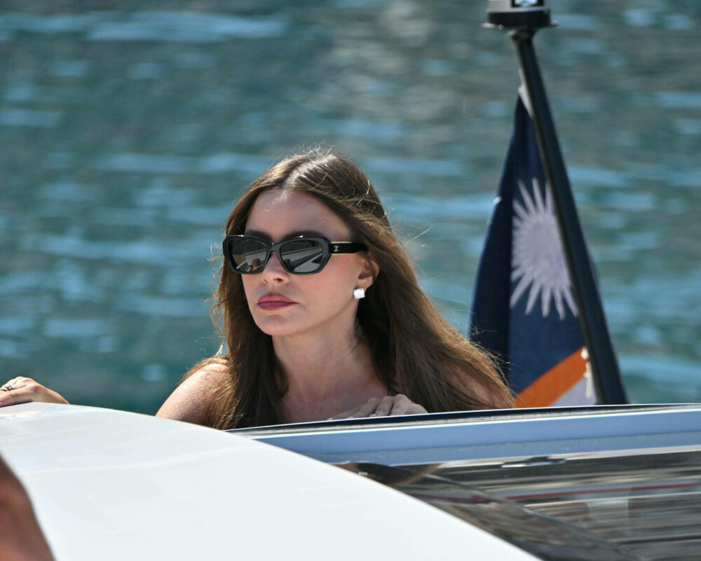 Sofia Vergara a strălucit la Marele Premiu de la Monaco. Ținuta actriței de 52 de ani a atras toate privirile. GALERIE FOTO - Imaginea 11