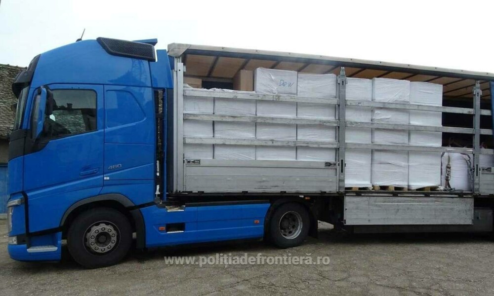 Captură de aproape 1,2 milioane de euro în Giurgiu. Ce se ascundea într-un TIR care transporta paleți. FOTO - Imaginea 1