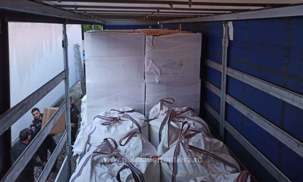 Captură de aproape 1,2 milioane de euro în Giurgiu. Ce se ascundea într-un TIR care transporta paleți. FOTO - Imaginea 2