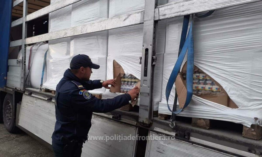 Captură de aproape 1,2 milioane de euro în Giurgiu. Ce se ascundea într-un TIR care transporta paleți. FOTO - Imaginea 6