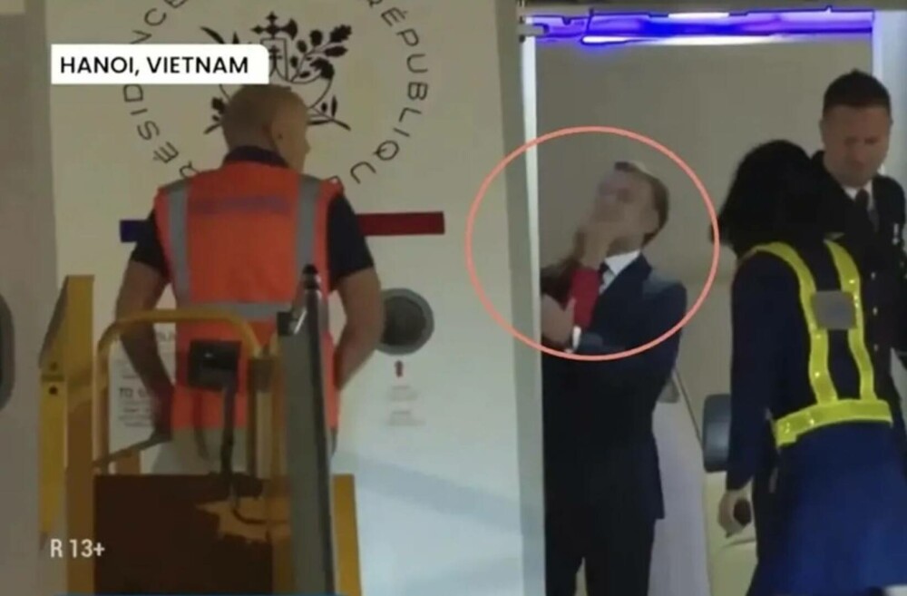 Palatul Élysée dezminte că Brigitte Macron l-a pălmuit pe Emmanuel Macron la coborârea din avion în Hanoi. FOTO & VIDEO - Imaginea 1