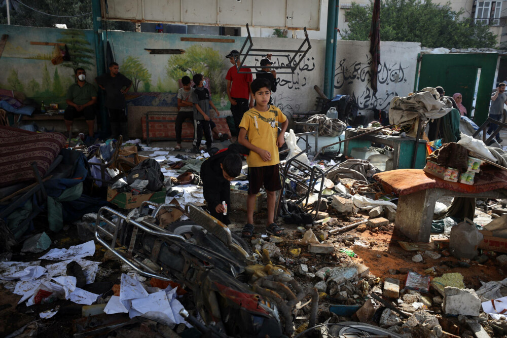 Un grup umanitar susținut de SUA distribuie ajutoare în Gaza, în timp ce raidurile aeriene continuă. FOTO - Imaginea 17