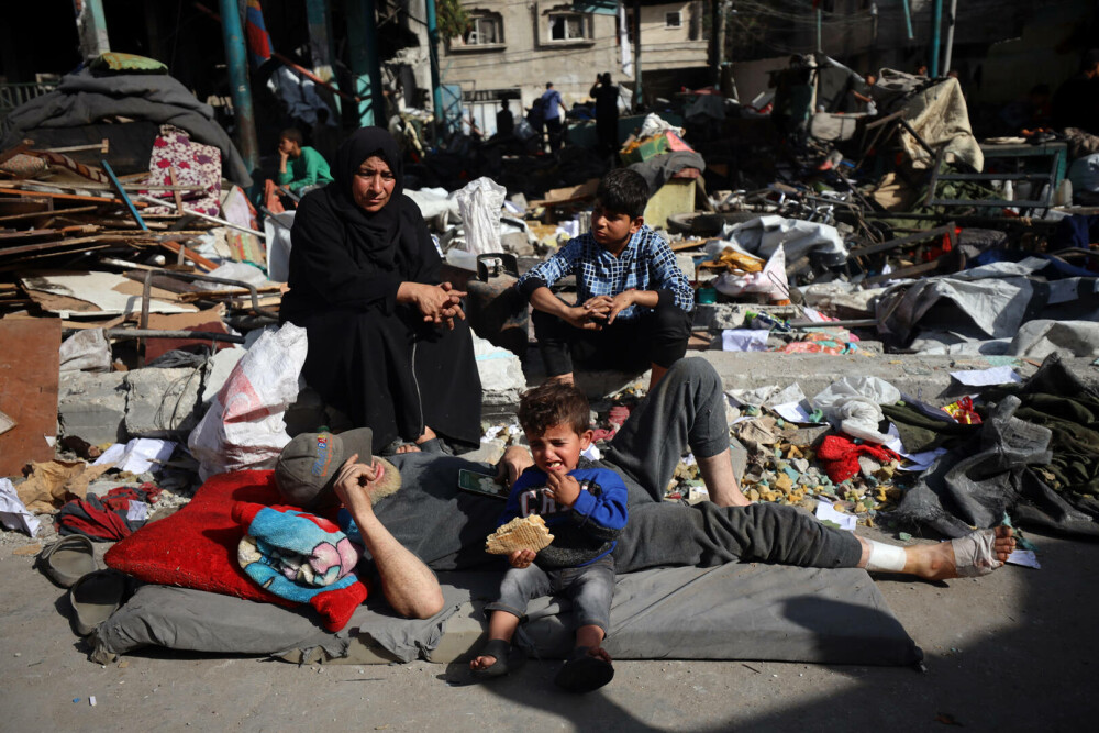 Un grup umanitar susținut de SUA distribuie ajutoare în Gaza, în timp ce raidurile aeriene continuă. FOTO - Imaginea 18