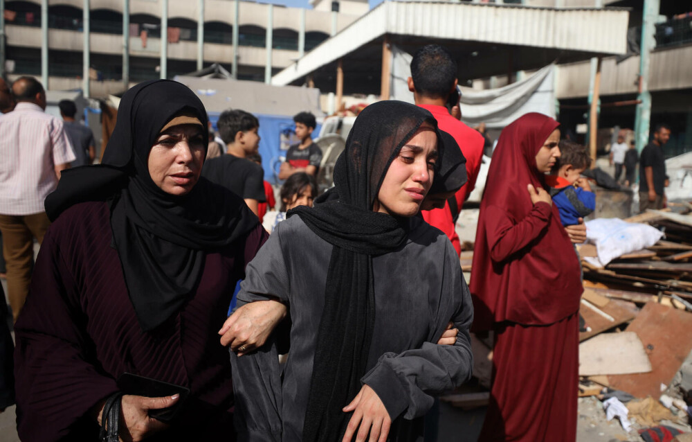 Un grup umanitar susținut de SUA distribuie ajutoare în Gaza, în timp ce raidurile aeriene continuă. FOTO - Imaginea 19